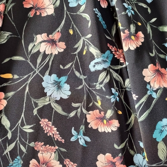 Belle & Sky Floral Scuba Midi Skirt Size XS - Picture 3 of 3